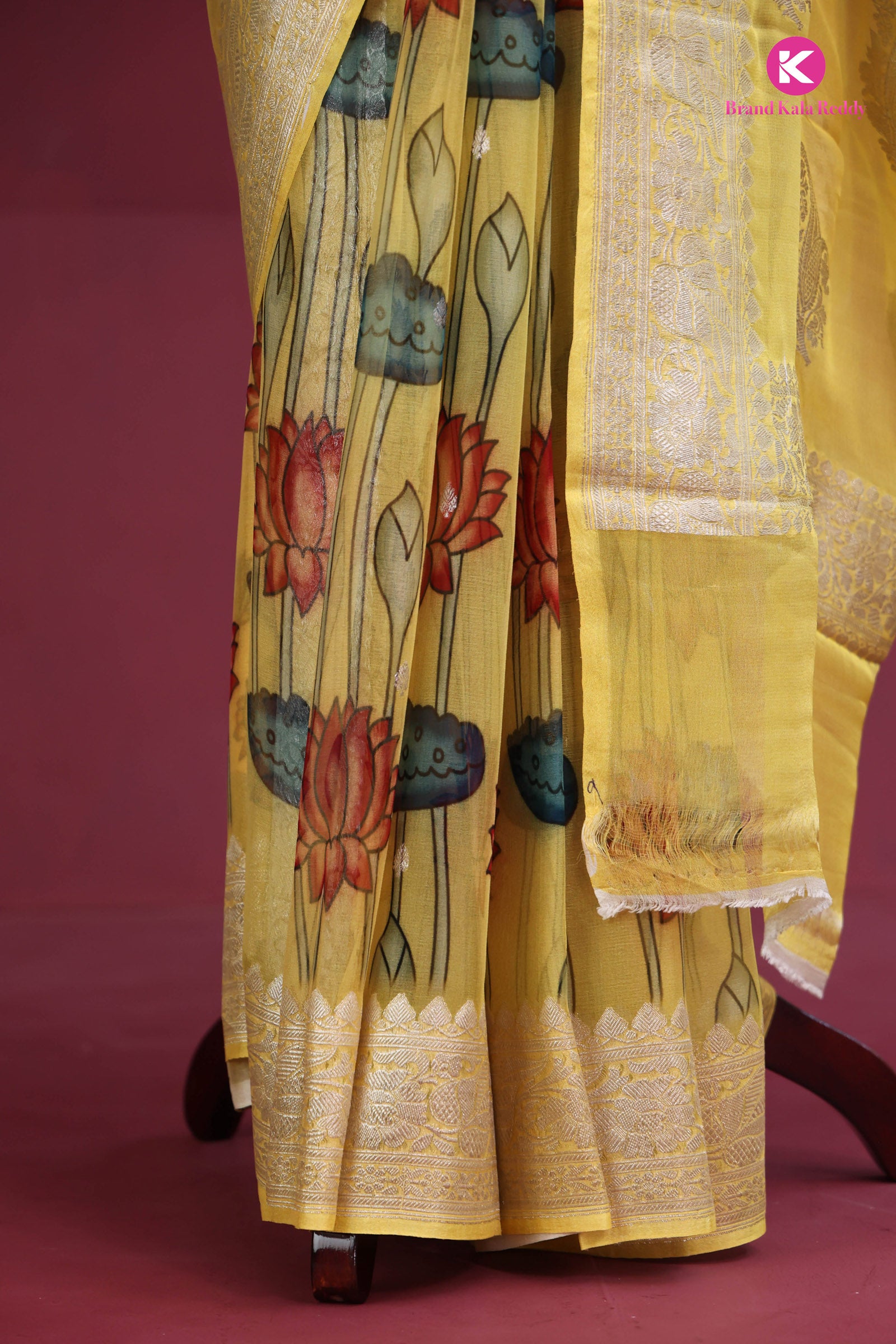 Artistic Lily Pond: Contemporary Organza Printed Silk Saree