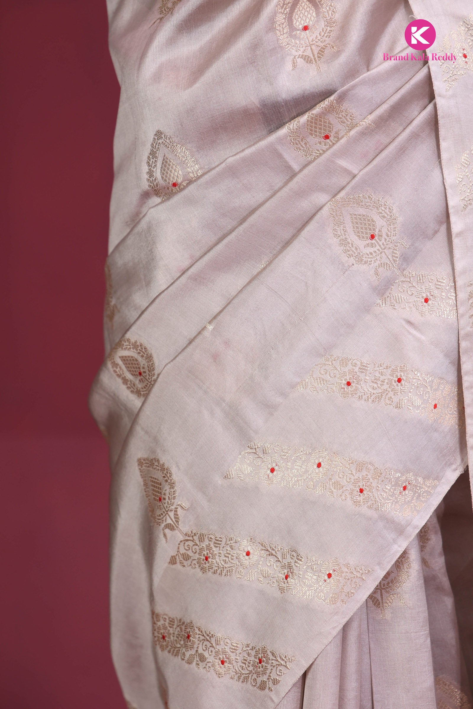 Contemporary Grace: Woven Chiniya Banarasi Silk Saree
