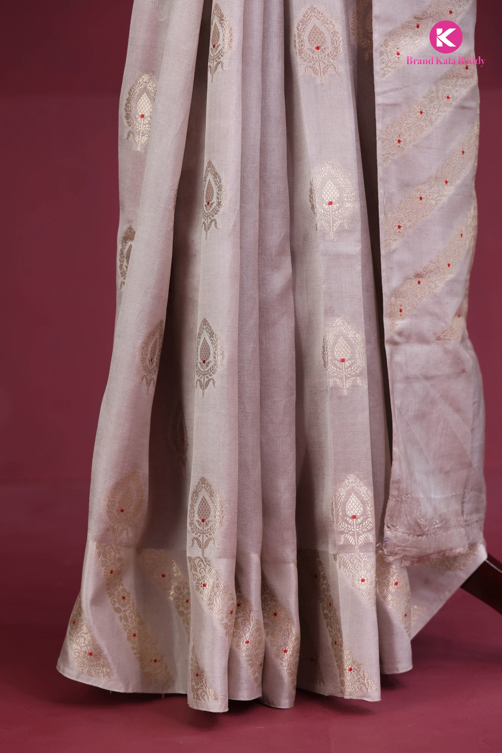 Contemporary Grace: Woven Chiniya Banarasi Silk Saree
