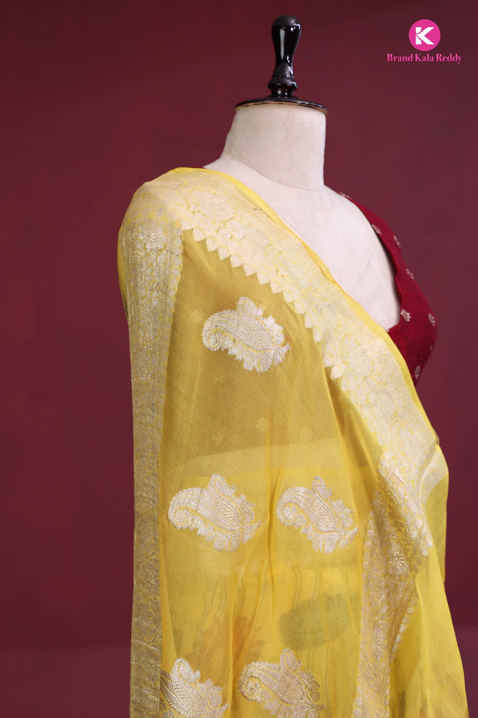 Artistic Lily Pond: Contemporary Organza Printed Silk Saree